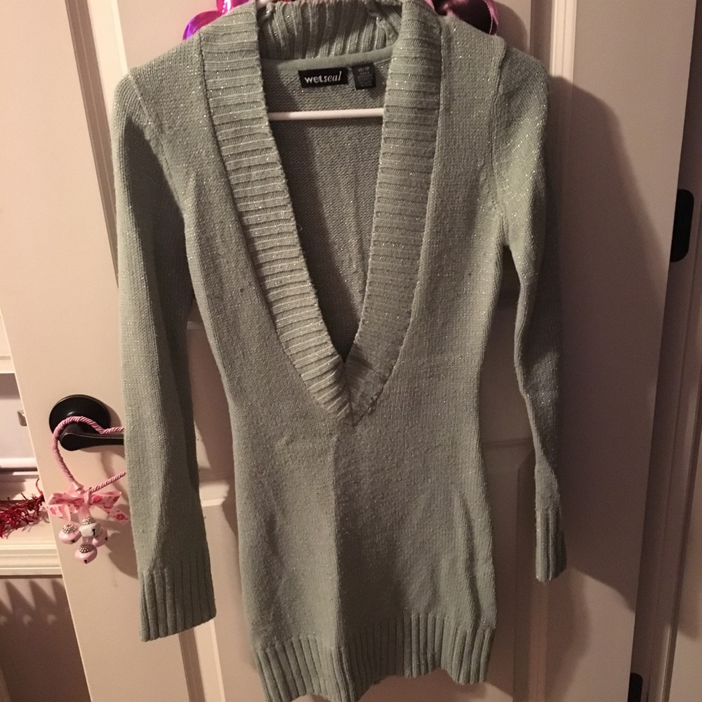 WET SEAL v neck sweater